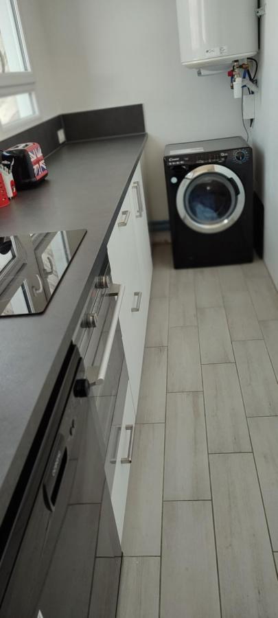 Appartement 83 M2, 4 Lits , 5 Pers, 100 M De La Gare, Confortable Et Lumineux